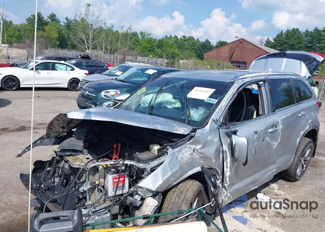 2018 Toyota Highlander Xle z USA, uszkodzony, nr VIN 5TDJZRFHXJS539767